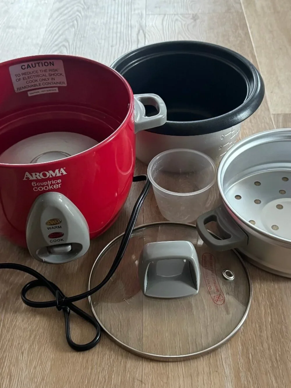 AROMA 6-Cup Pot Style Rice Cooker & Food Steamer, Red, BRAND NEW, no box